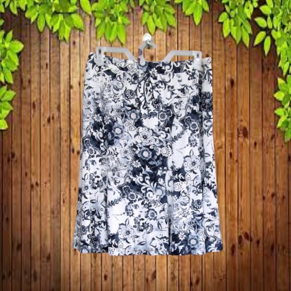 Cato womens skirt size L pull on wide elastic band white with blue floral prints - Picture 1 of 13